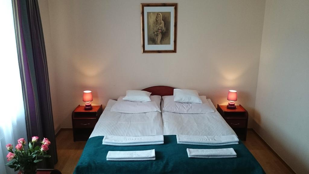 Pod Kamykiem Hotel Rząska